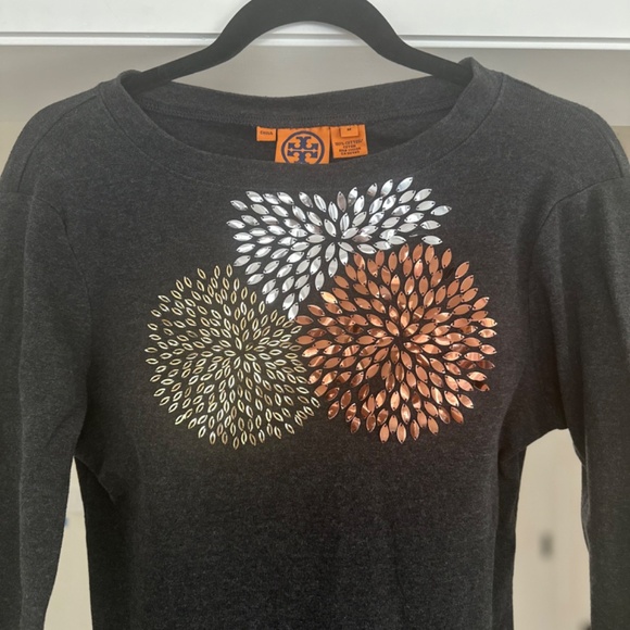 Tory Burch Long Sleeve Dark Grey T with awesome starburst embellishment - Size M - Picture 5 of 8